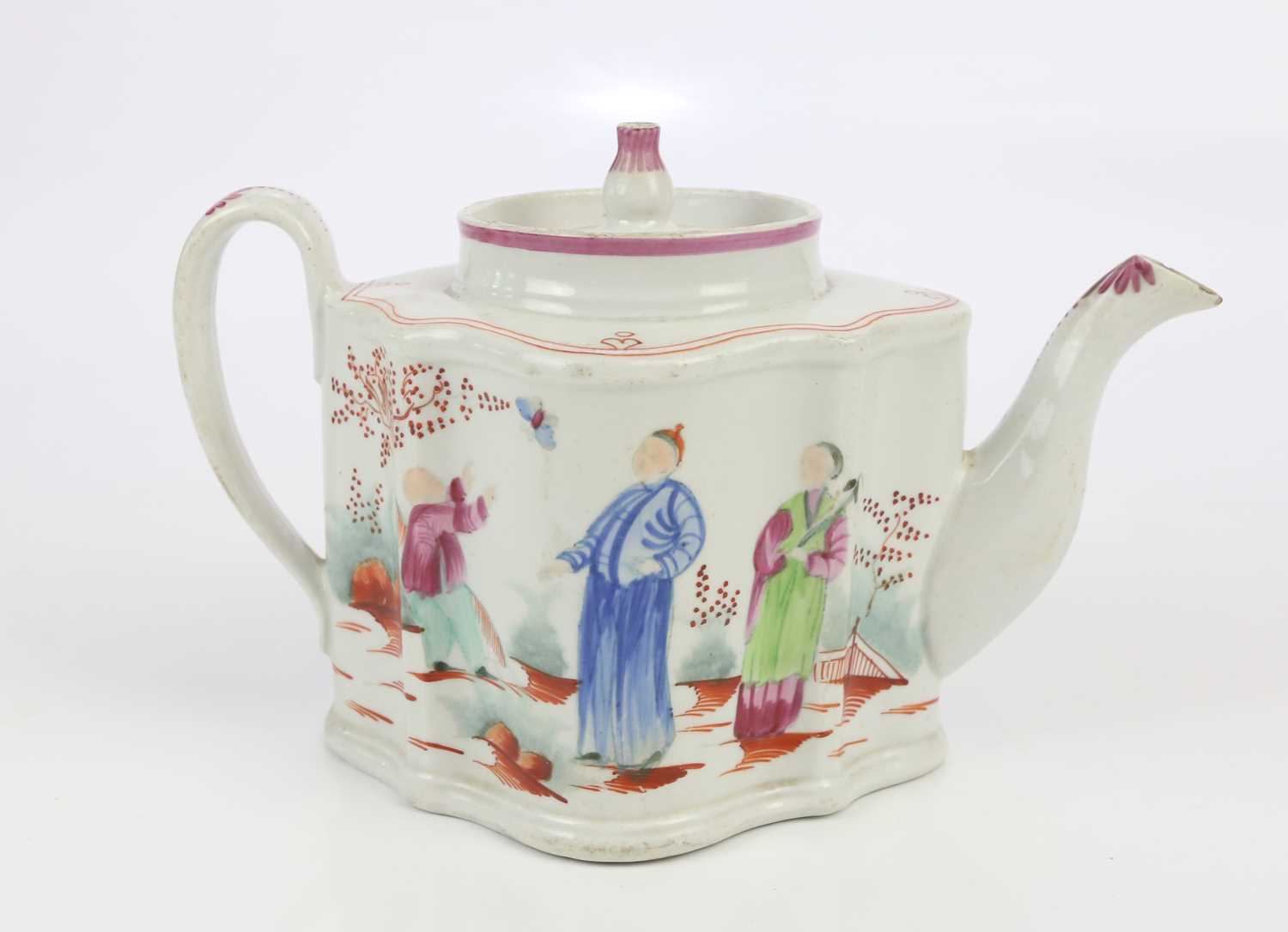 NEW HALL; a late 18th century porcelain teapot, decorated with Oriental figures in a garden, pattern
