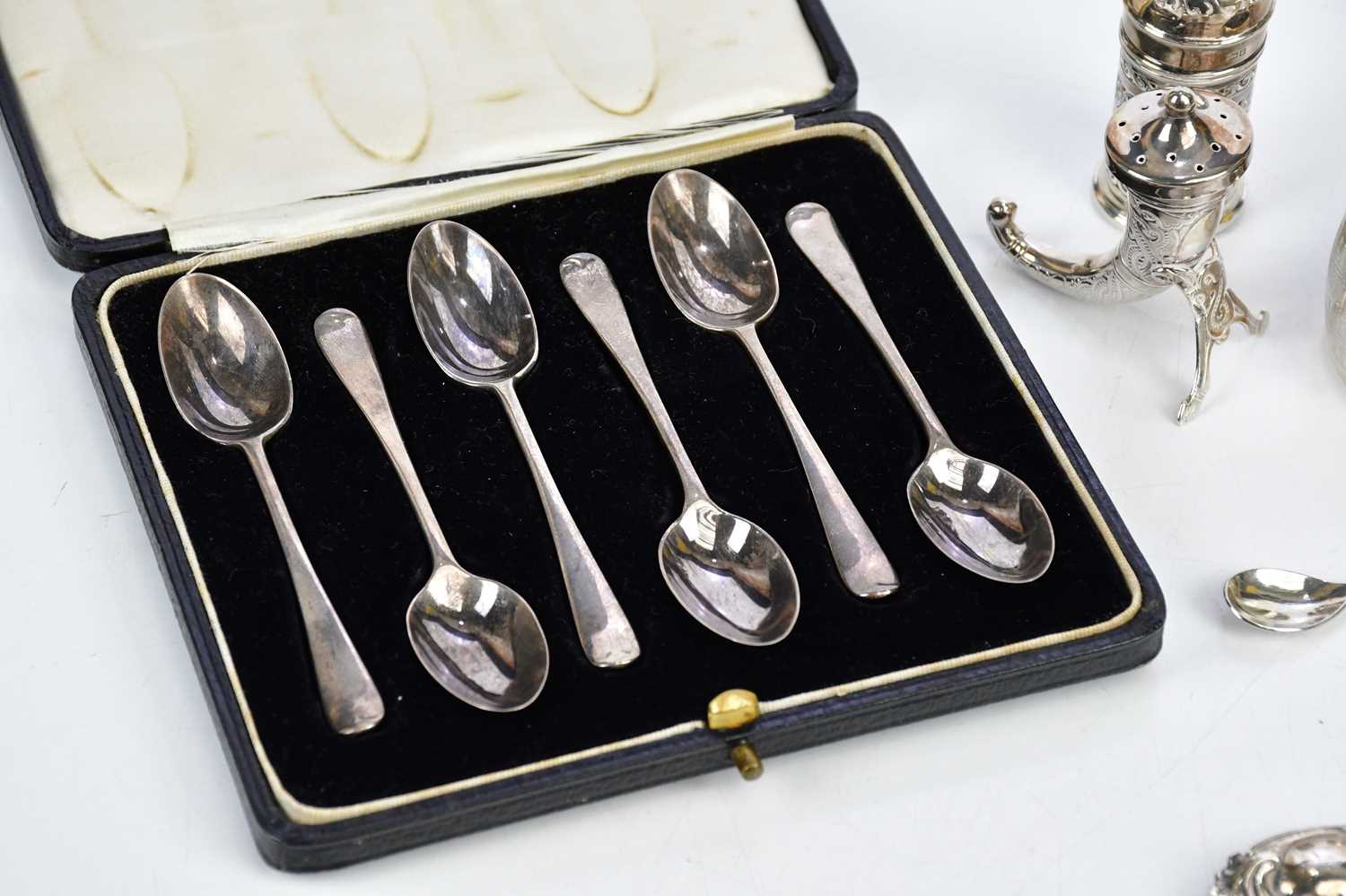 JOSIAH WILLIAMS & CO; a cased set of six George V hallmarked silver teaspoons, London 1928, together - Image 2 of 4