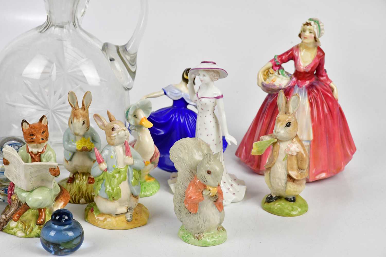 A small collection of ceramic figures including Royal Albert Beatrix Potter, Beswick Beatrix Potter, - Bild 3 aus 5