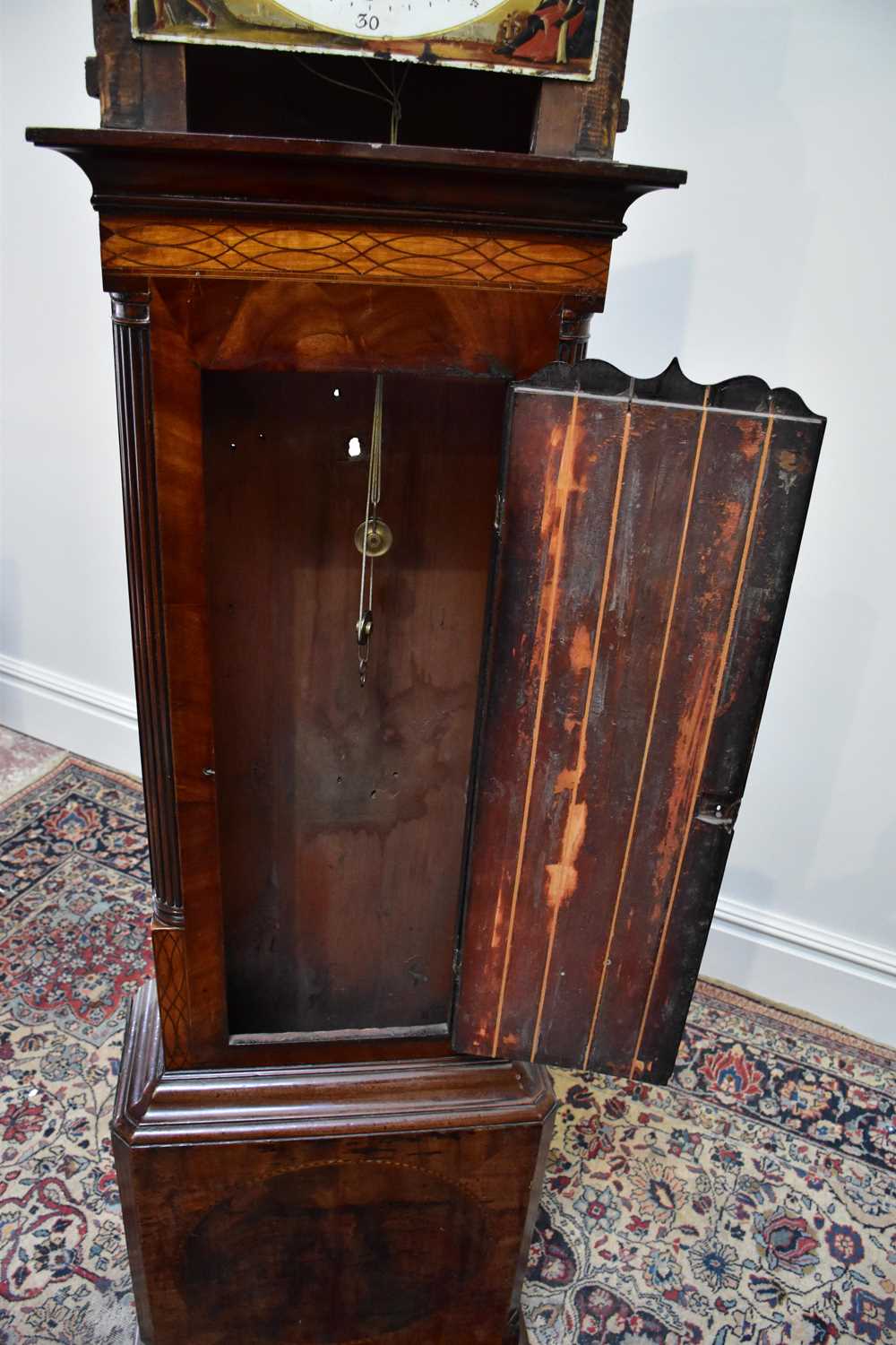 JOHN BARBER, NOTTINGHAM; a late 18th/early 19th century eight day longcase clock, the painted face - Bild 4 aus 4