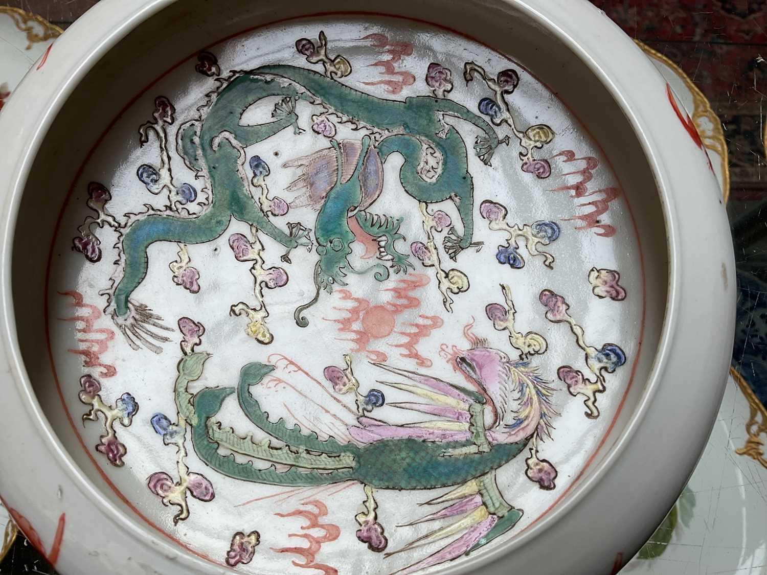 A Chinese Famille Verte dish, decorated with dragon and bird and bats, diameter 17cm. - Image 5 of 5