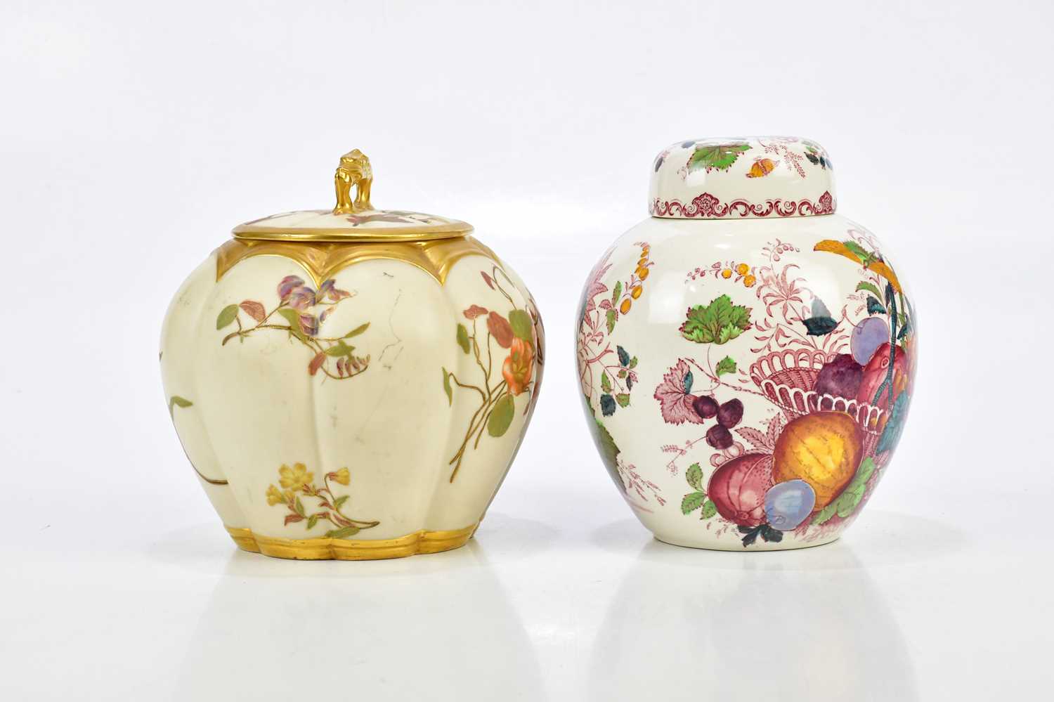 ROYAL WORCESTER; a blush ivory jar and cover, together with a further Masons transfer decorated - Bild 2 aus 6