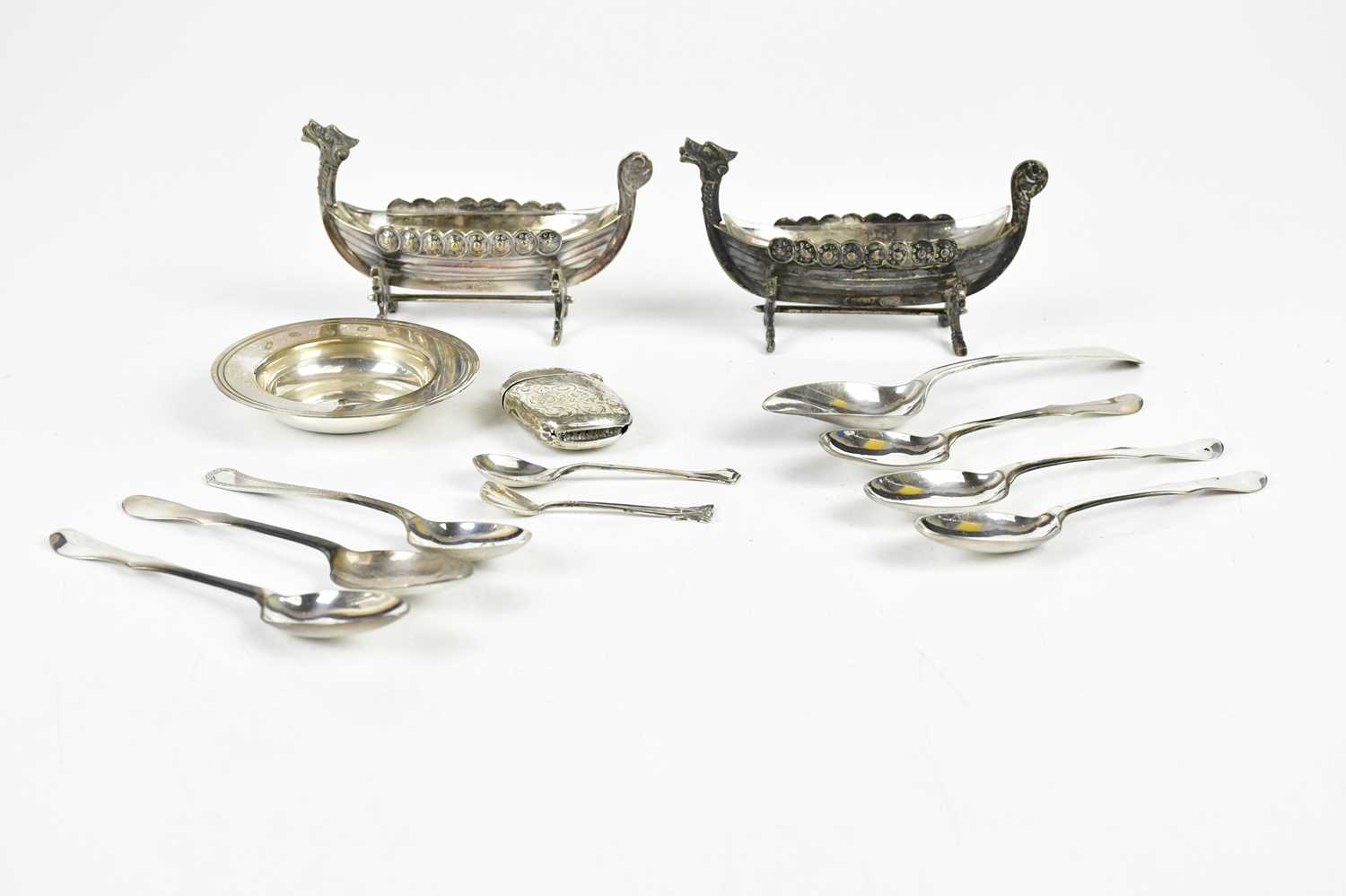 BOODLE & DUNTHORNE; an Elizabeth II hallmarked silver alms dish of small proportions, Sheffield