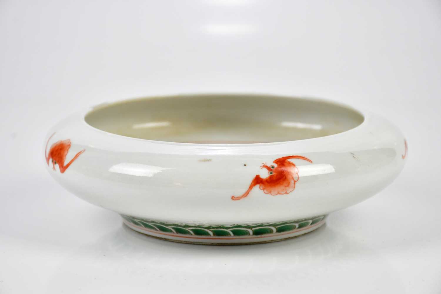 A Chinese Famille Verte dish, decorated with dragon and bird and bats, diameter 17cm.