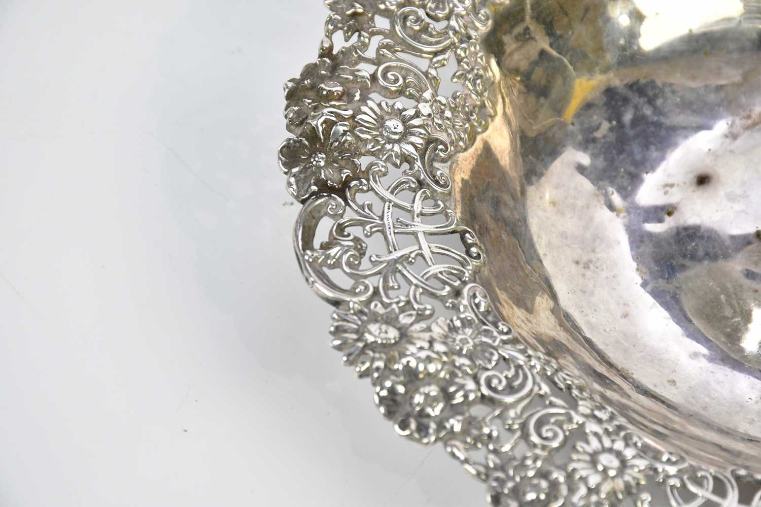 GALT & BRO; an American sterling silver bonbon dish with pierced border, diameter 19cm, approx 5. - Image 2 of 5