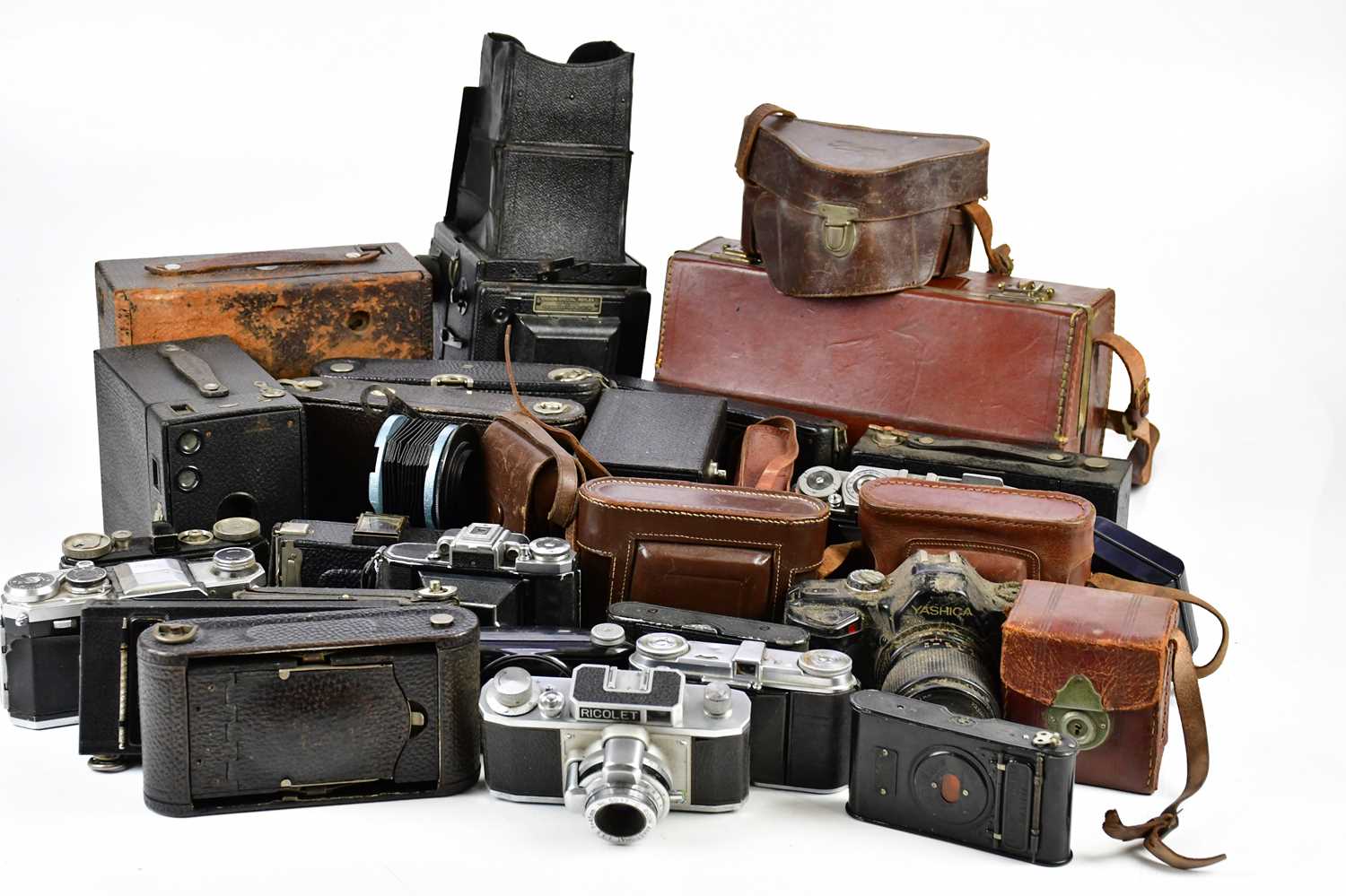 A collection of film cameras, to include a Riken Ricolet with a Ricoh 45mm f3.5, an Edixa-MAT Reflex