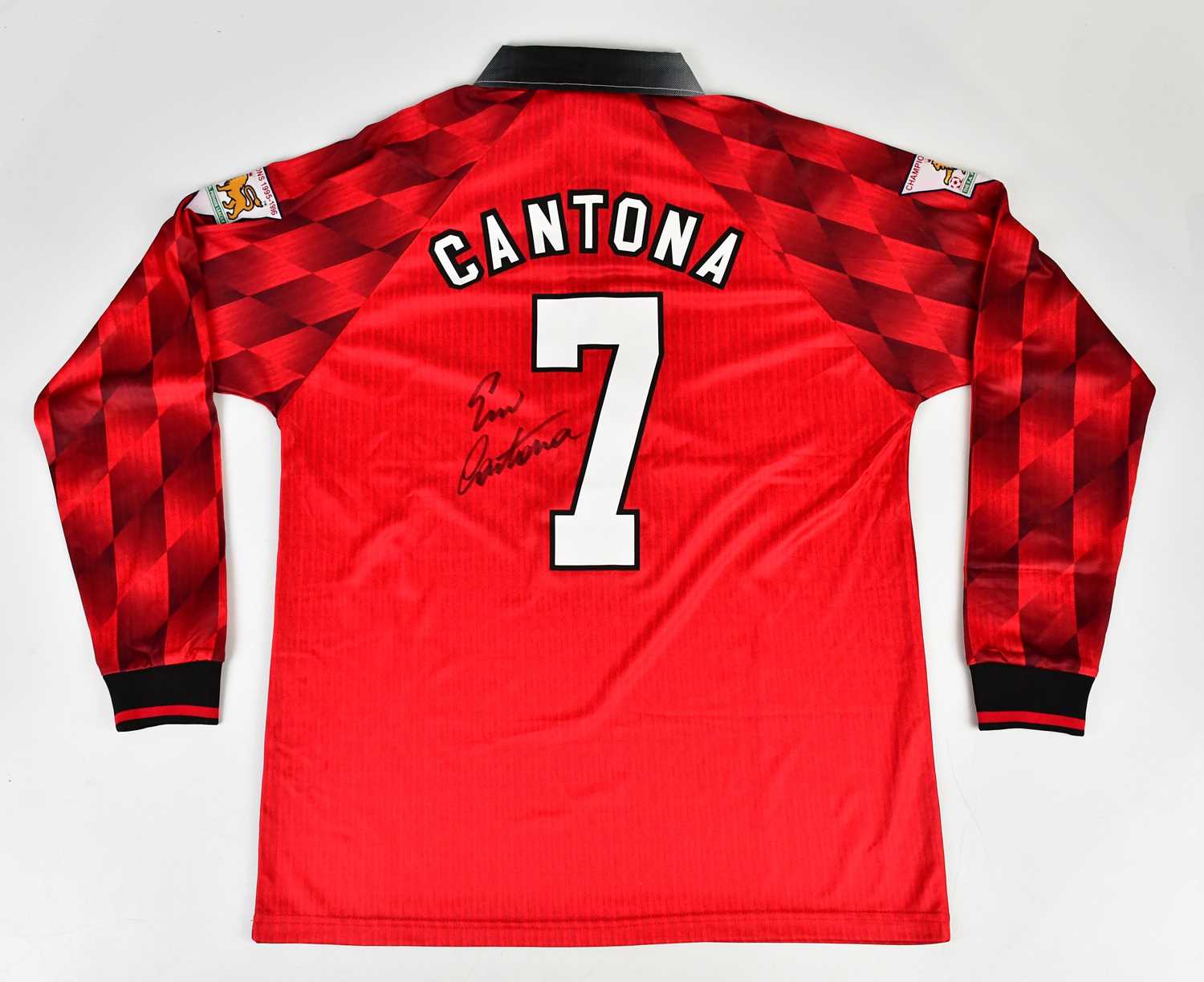 ERIC CANTONA; a signed 96/98 Manchester United retro style football shirt, signed to the reverse, - Image 2 of 3