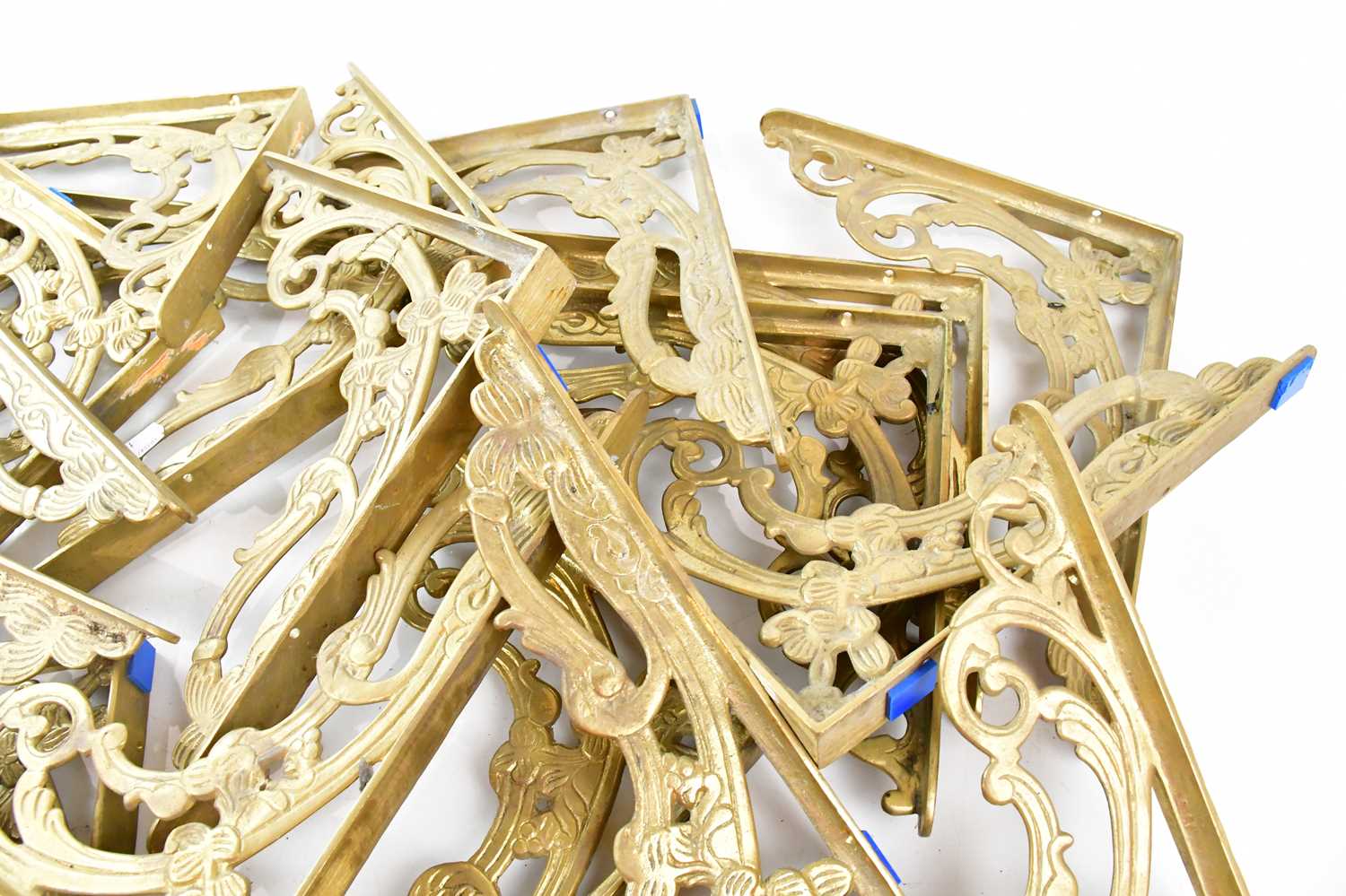 A collection of eighteen Art Nouveau style gilt metal shelf brackets. - Image 2 of 4