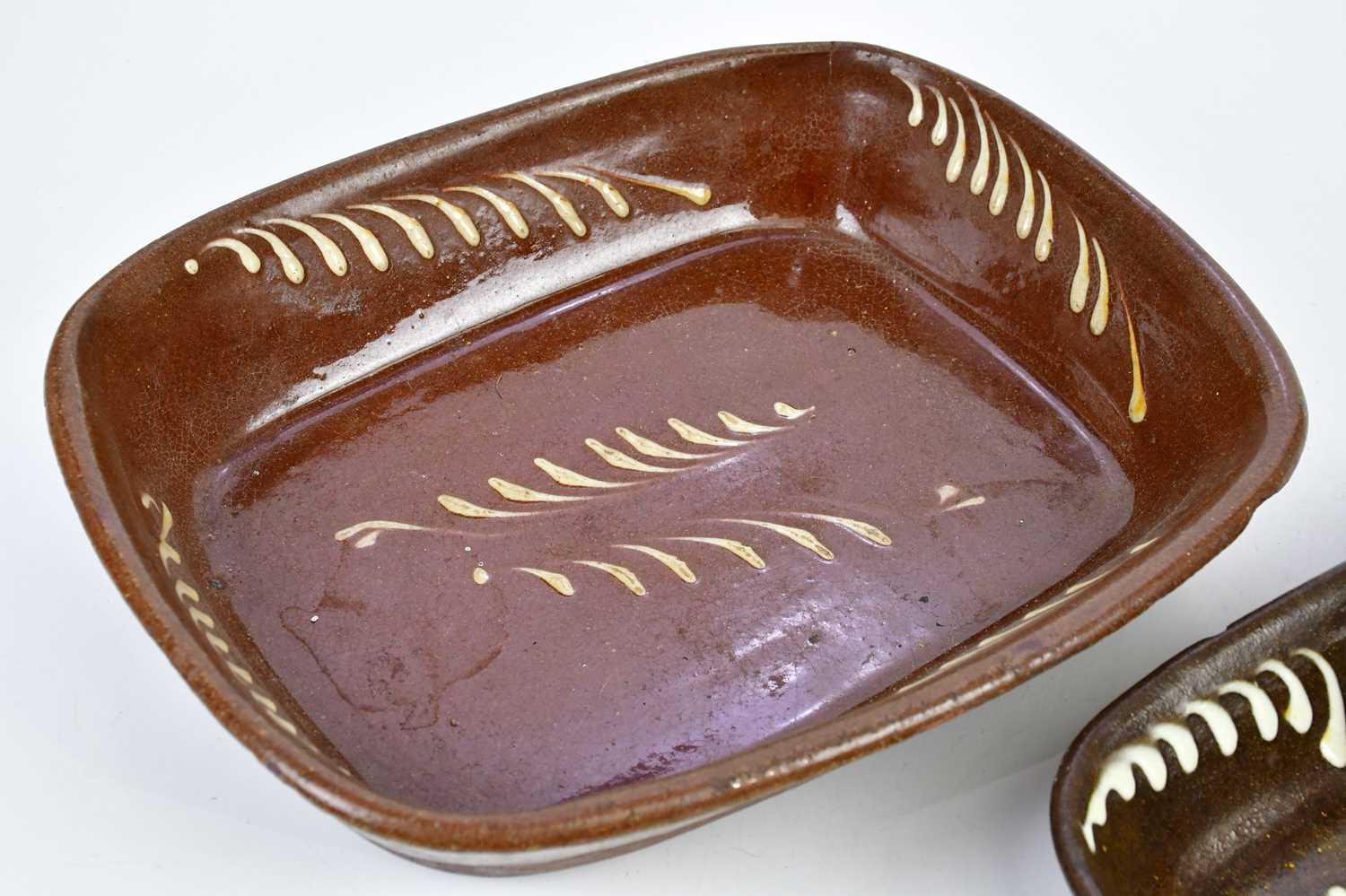 Two slipware serving dishes, the larger length 34cm, the smaller with two divisions and length - Bild 2 aus 5