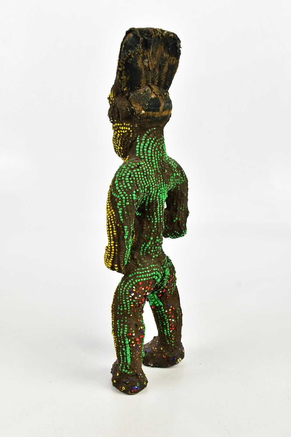 A Bamileke wood, clay and bead figure, height 46cm. - Bild 4 aus 6