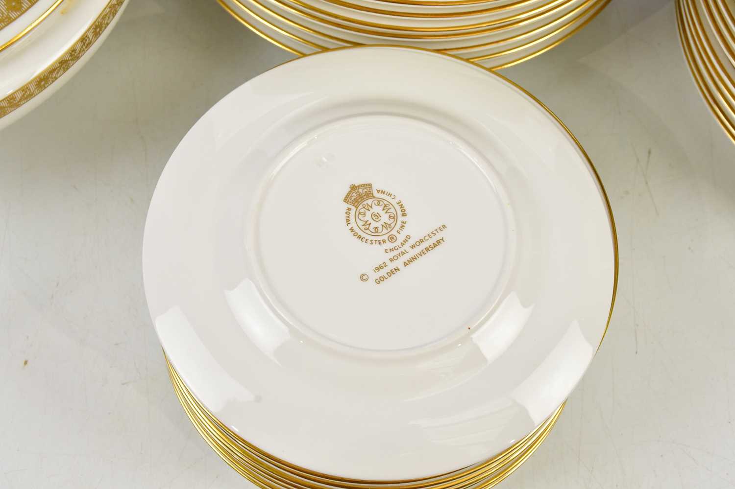 ROYAL WORCESTER; an extensive tea and dinner service in the 'Golden Anniversary' pattern. - Image 3 of 3