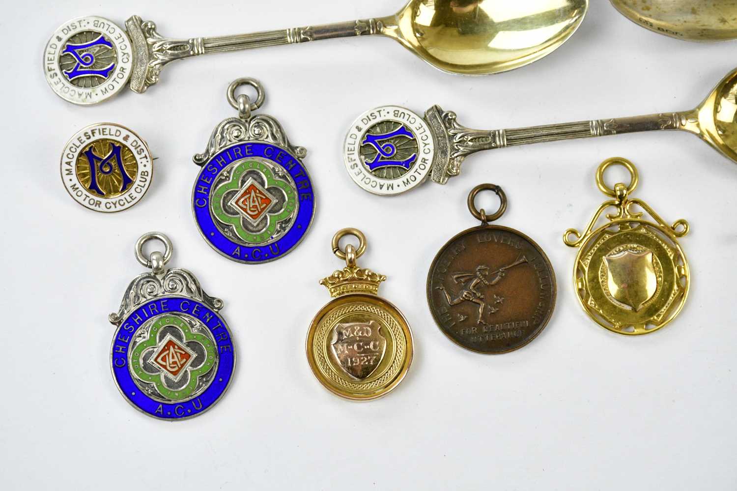 LOCAL INTEREST; a 9ct gold and enamelled Macclesfield & District Motorcycle Club pin badge and bar - Image 4 of 4