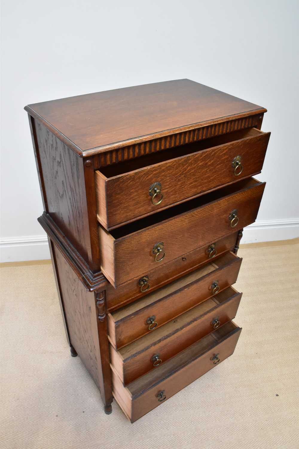 An early 20th century oak six drawer chest, on column supports, width 76cm, depth 46cm, height - Bild 2 aus 2