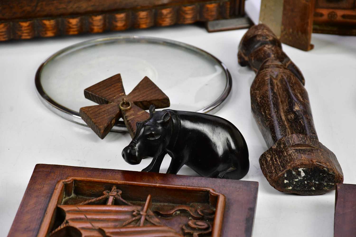 A mixed group of collectors' items to include an oak cased mantel clock, two African carved figures, - Image 3 of 4