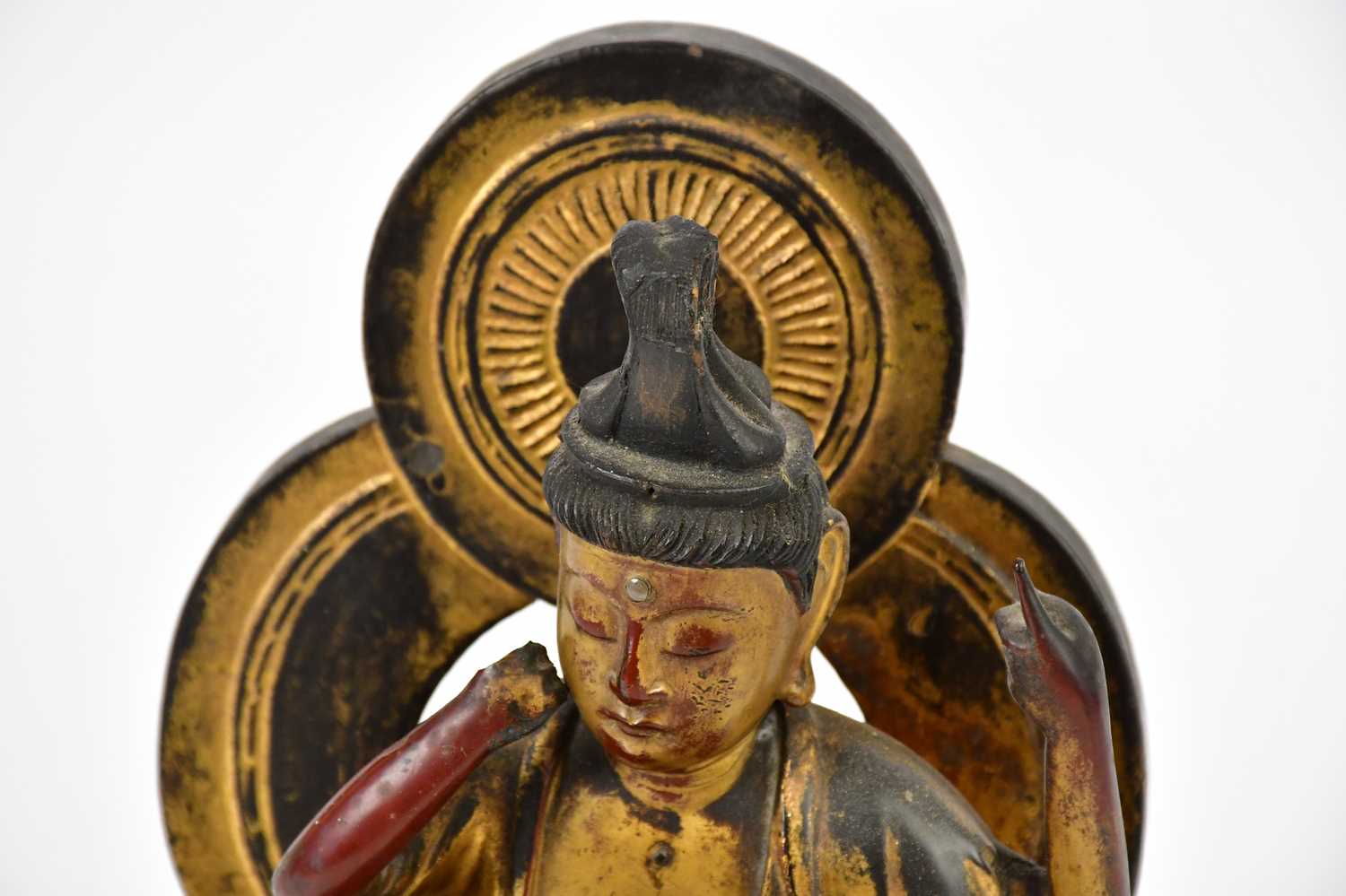 A 19th century carved gilt wood figure of Guanyin, with associated shaped back, on shaped floral - Image 2 of 4