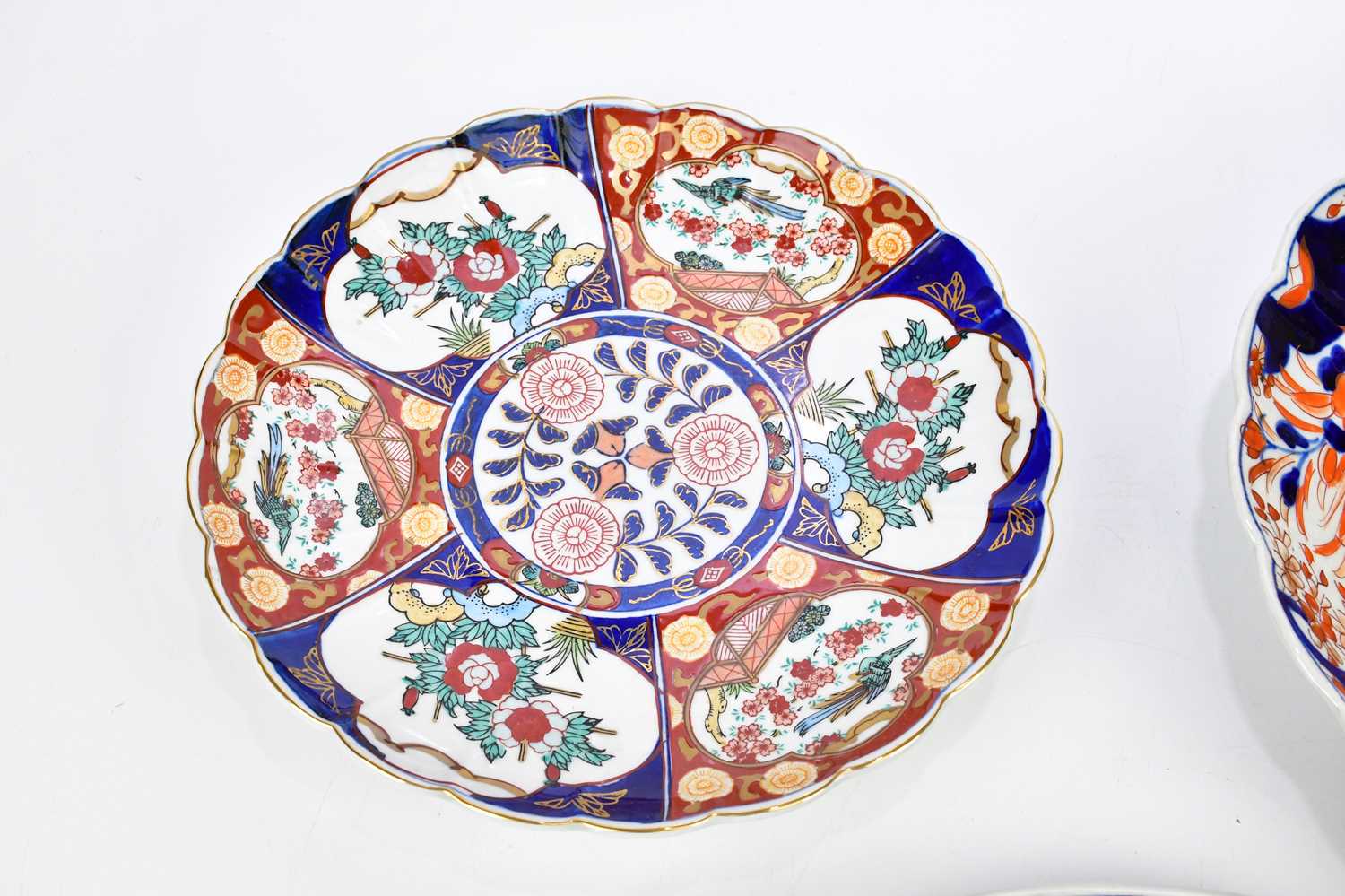 An early 20th century Japanese Imari wall charger with scalloped edge, diameter 37cm, and two - Image 2 of 4