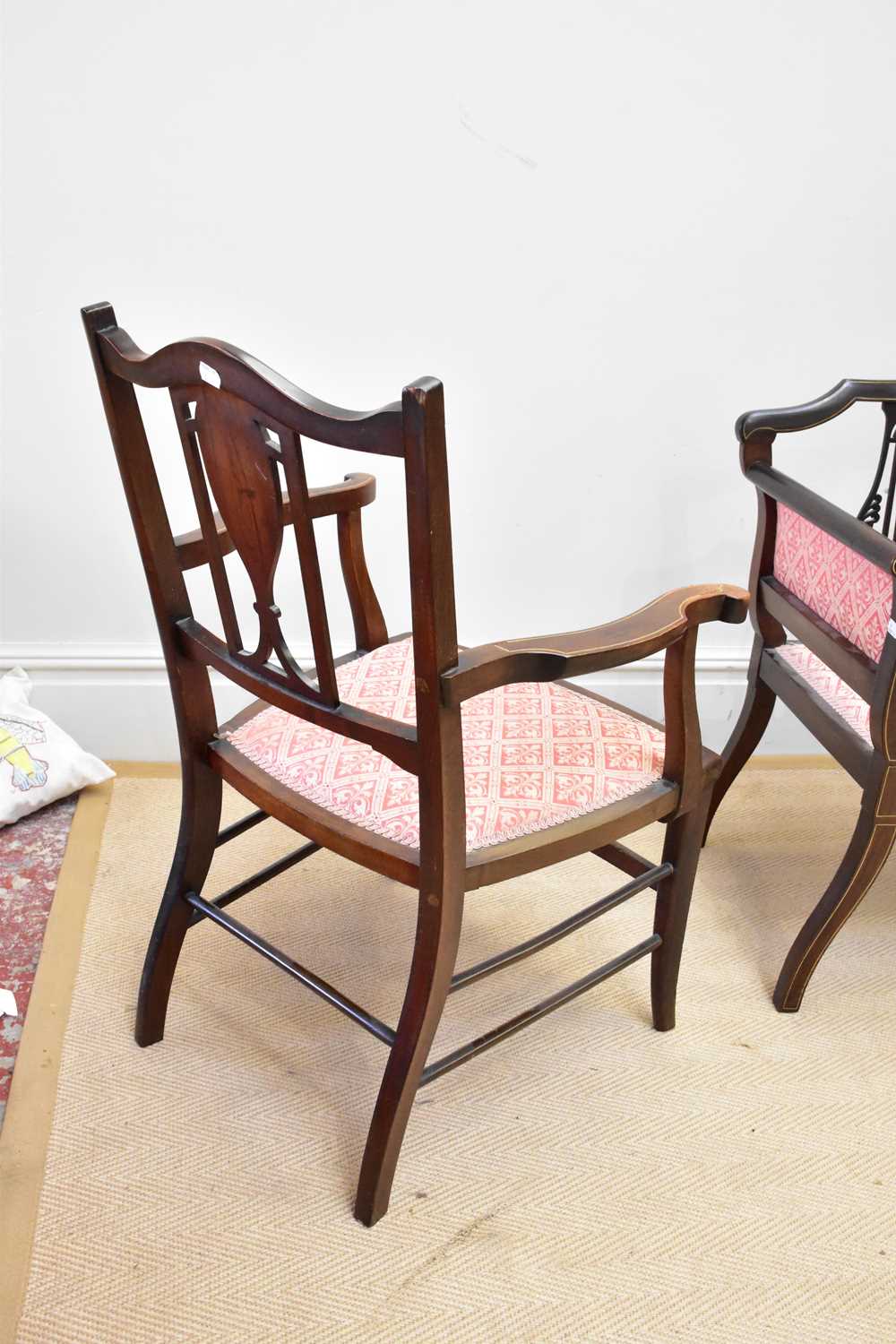An Edwardian inlaid mahogany three piece salon suite comprising settee and two elbow chairs (3). - Image 4 of 5