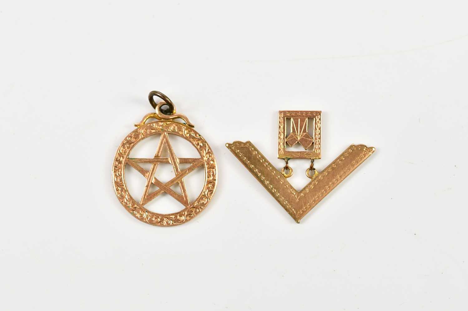 A 15ct yellow gold Masonic fob, approx 4.2g, and a 9ct yellow gold Masonic fob, approx 3.7g (2).