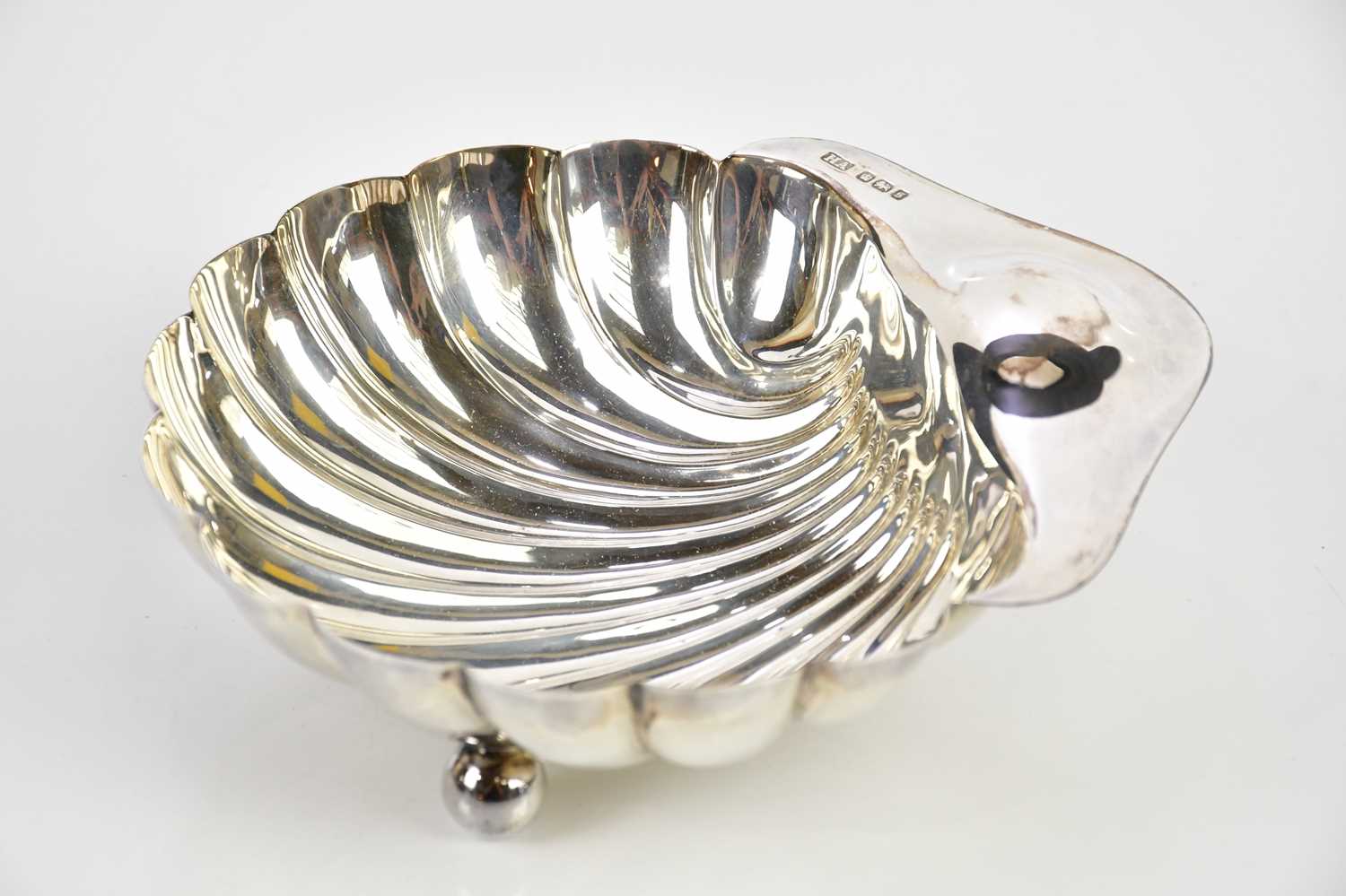 AITKEN BROS; a George V hallmarked silver shell shaped butter dish, Sheffield 1910, approx weight - Image 2 of 5