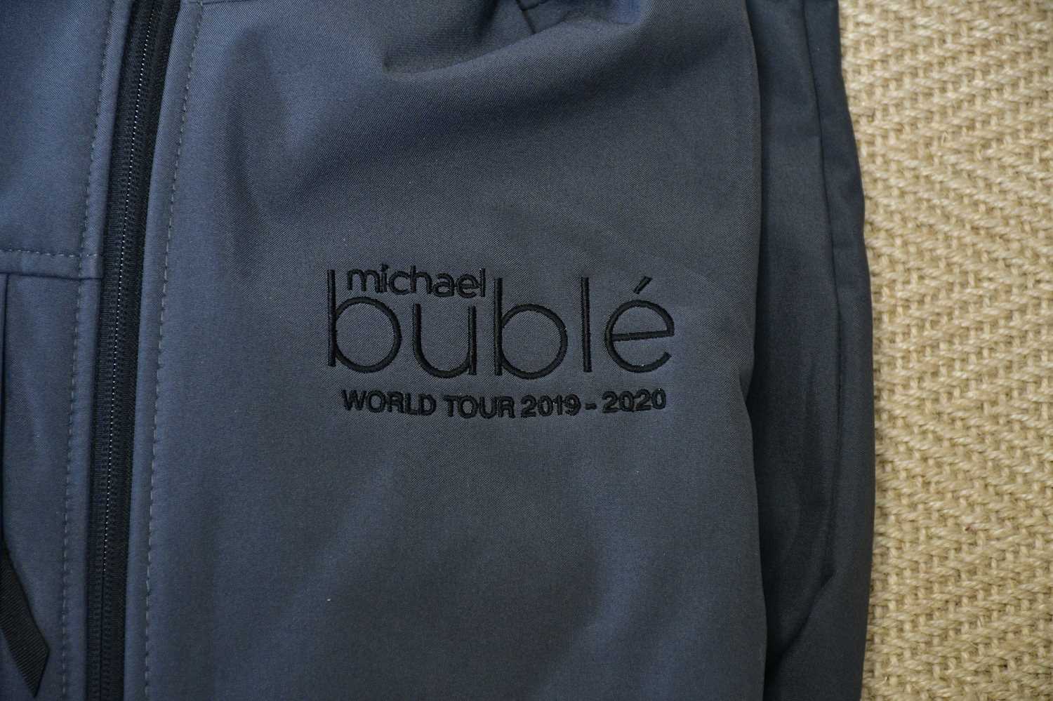 MICHAEL BUBLÉ; a stage crew World Tour 2009-2020 jacket and a laptop bag. - Bild 2 aus 6