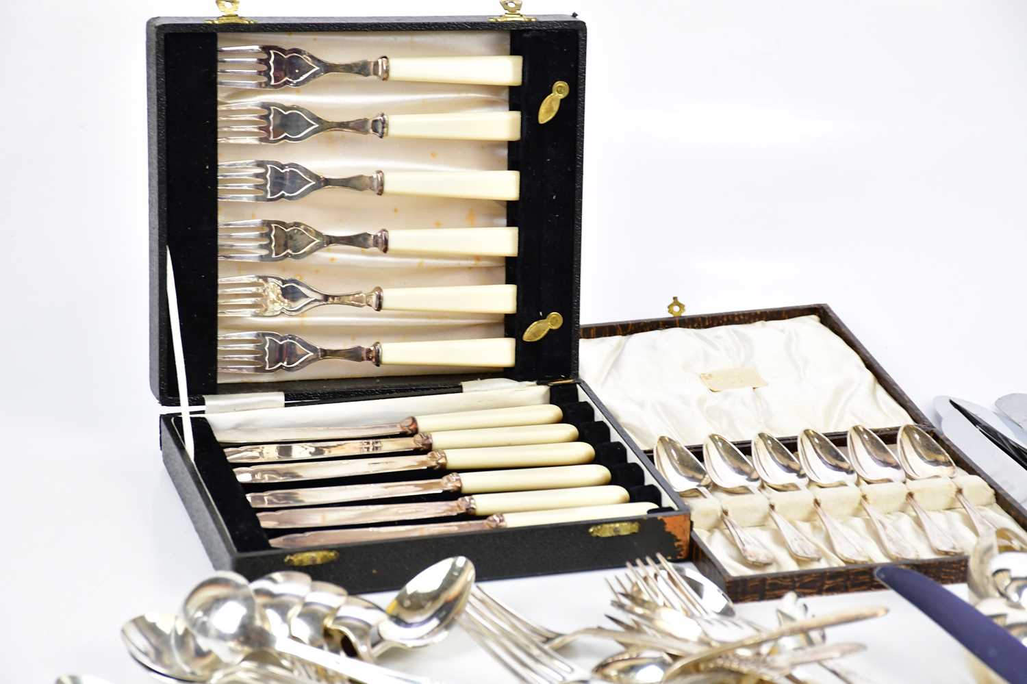 A large quantity of silver plated and Community Plate flatware. - Image 4 of 5