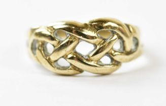 A small 9ct yellow gold Celtic design ring, approx 1.4g.