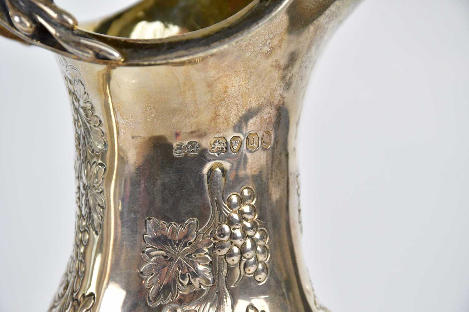 X EDWARD FARRELL; a good William IV hallmarked silver wine ewer, relief decorated with grape, vine - Image 5 of 5