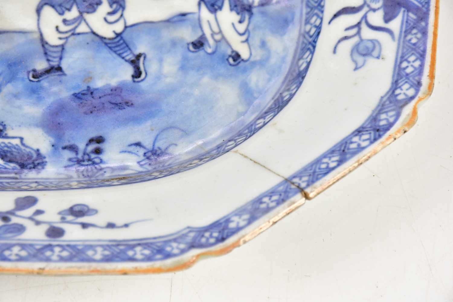 An 18th century Chinese blue and white Export ware plate, decorated with a hunting scene, 27x35. - Image 2 of 5