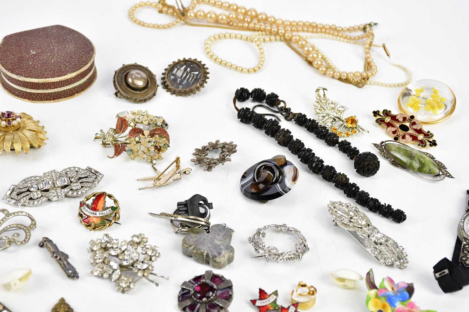 A collection of assorted costume jewellery including Victorian white metal brooches, one - Image 3 of 3