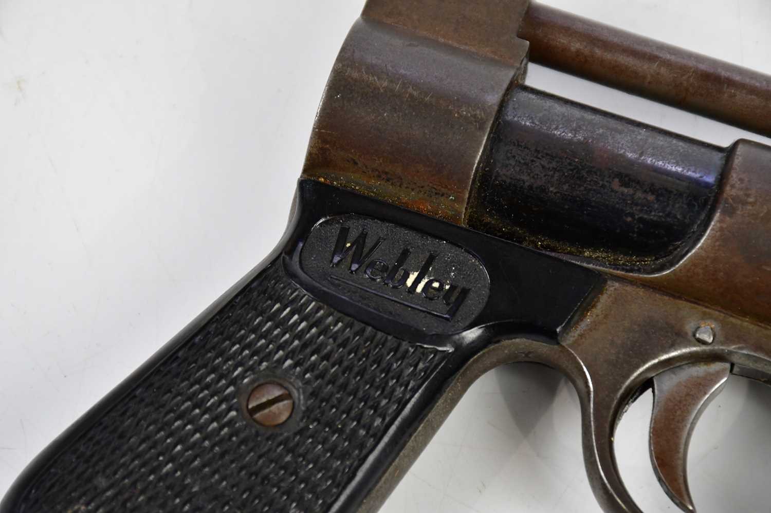 WEBLEY; a Junior .177 air pistol. Condition Report: Wear marks, scuffs throughout, when cocked the - Bild 2 aus 4