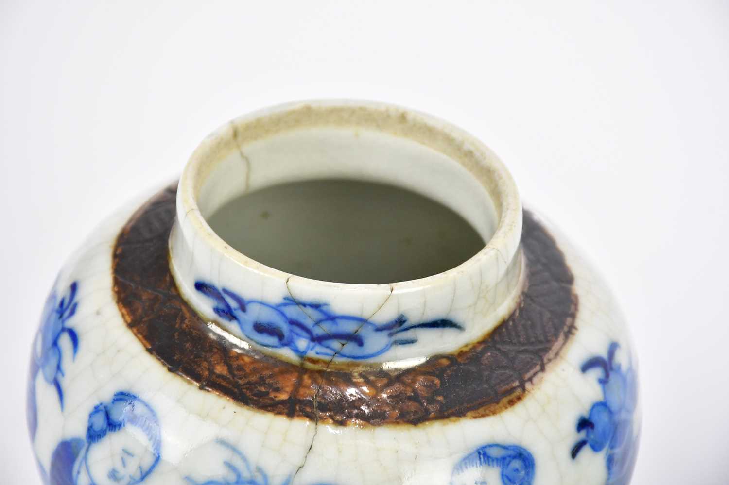 A pair of Chinese blue and white crackle glazed ginger jars and covers, with four character Kangxi - Image 3 of 13