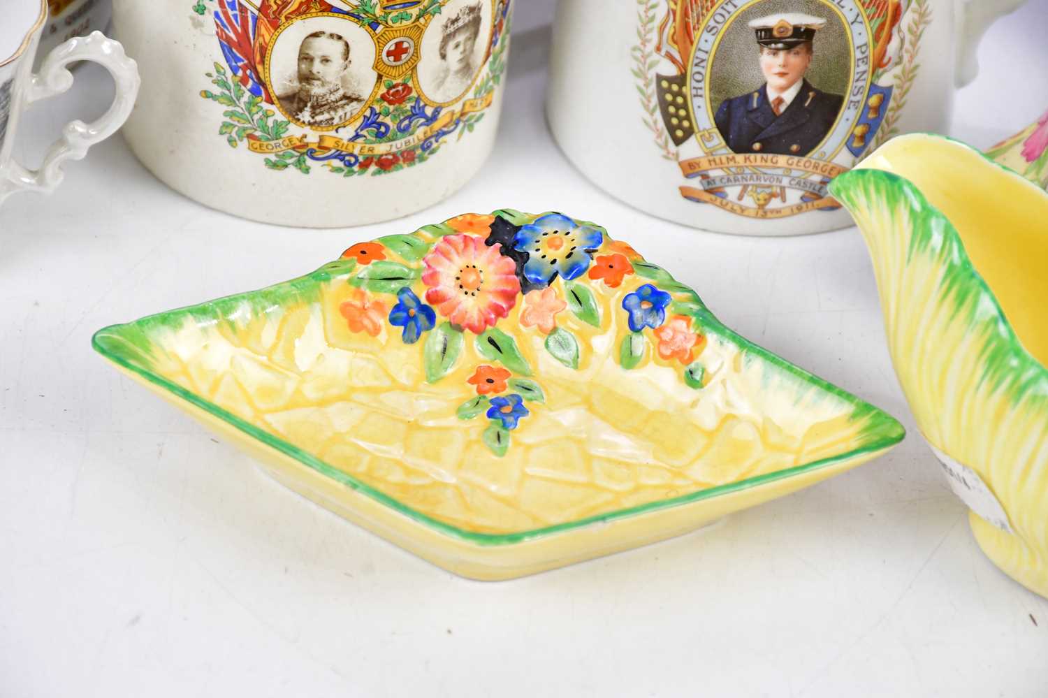 A quantity of decorative ceramics including Crown Devon, commemorative mugs, etc. - Image 4 of 4