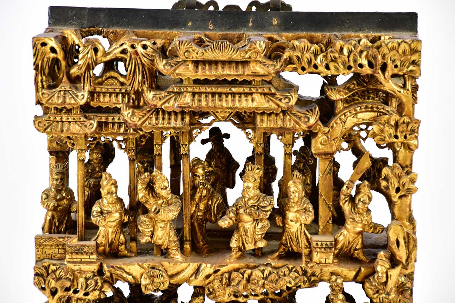 A Chinese giltwood hanging panel with carved battle scene and figures, 46 x 30cm. Condition - Image 2 of 9