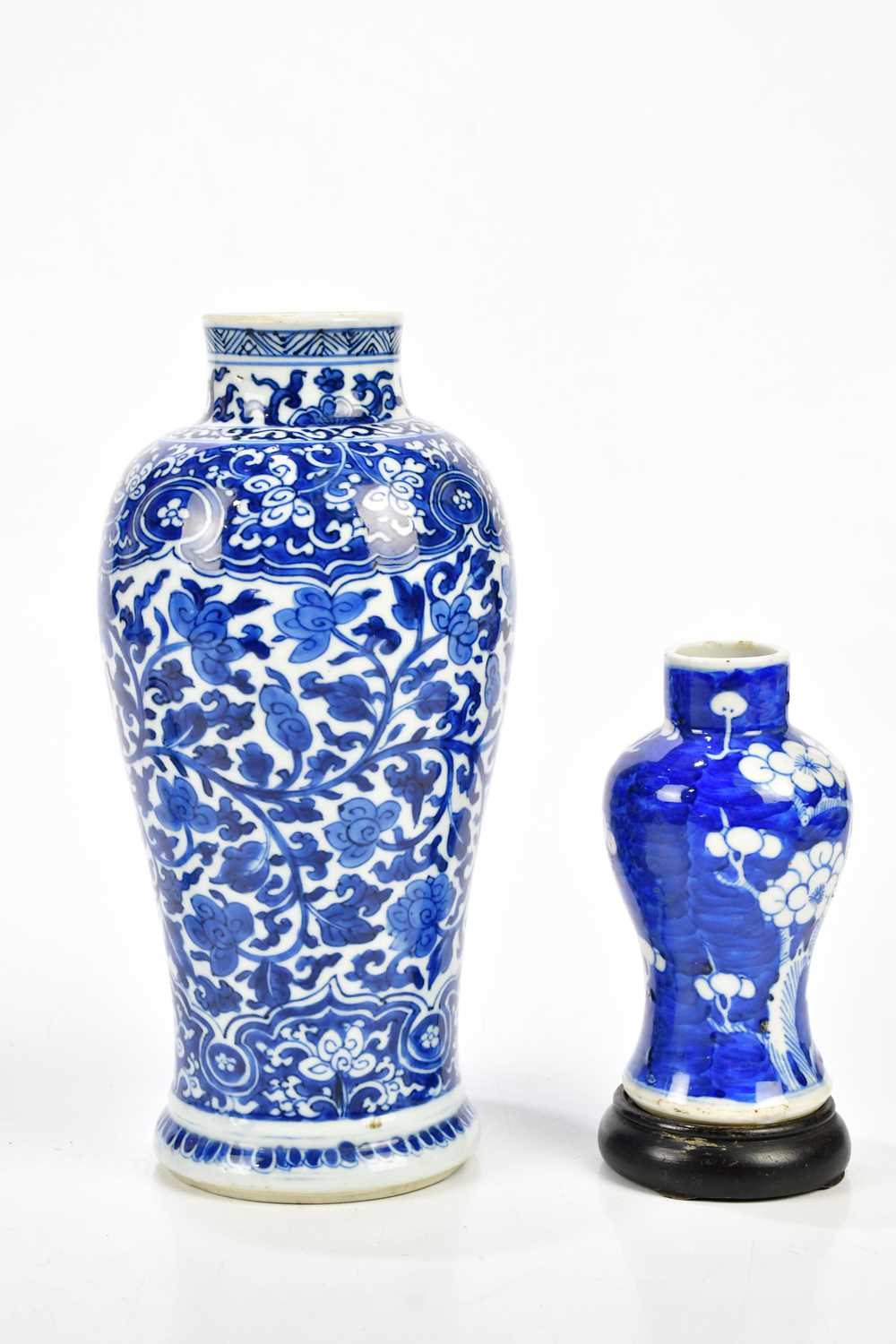 A Chinese blue and white vase, together with a blue and white ginger jar and cover and further - Image 3 of 4