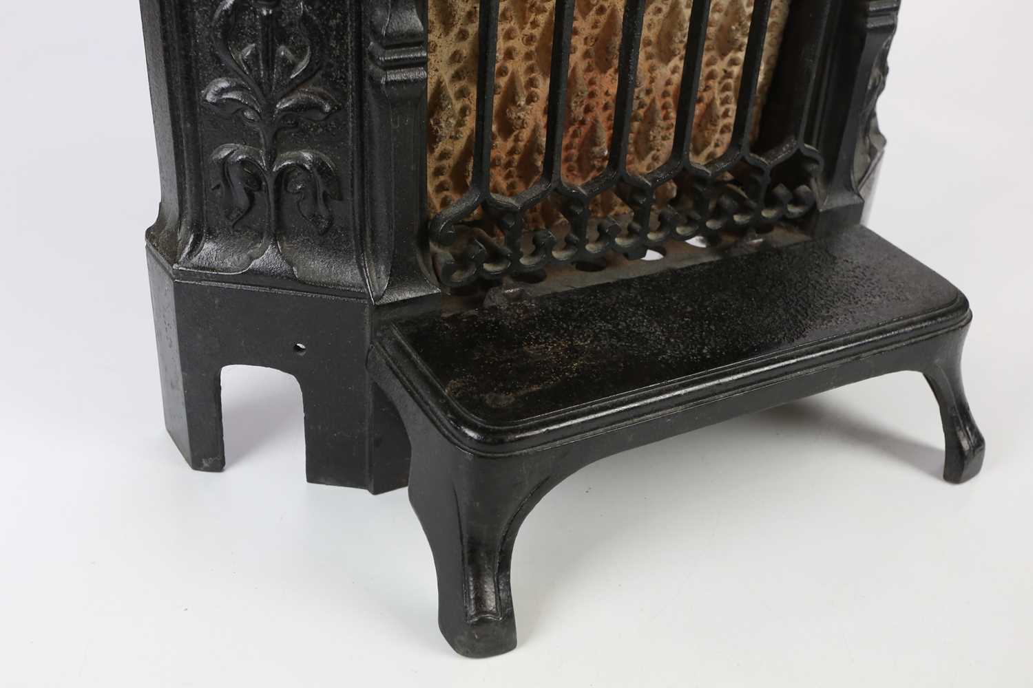 FLETCH & RUSSELL CO, WARRINGTON; a black painted cast iron miniature Riviera fire, 50 x 43cm. - Image 3 of 4