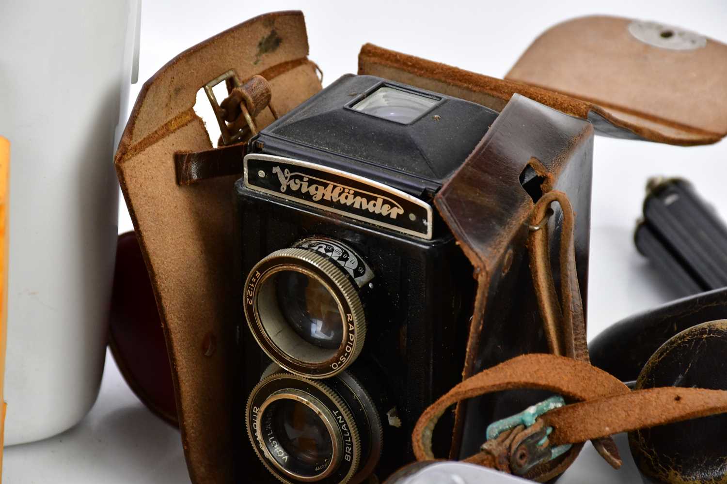 A mixed collection of cameras and camera accessories including photographic paper, a Kodak - Image 3 of 3