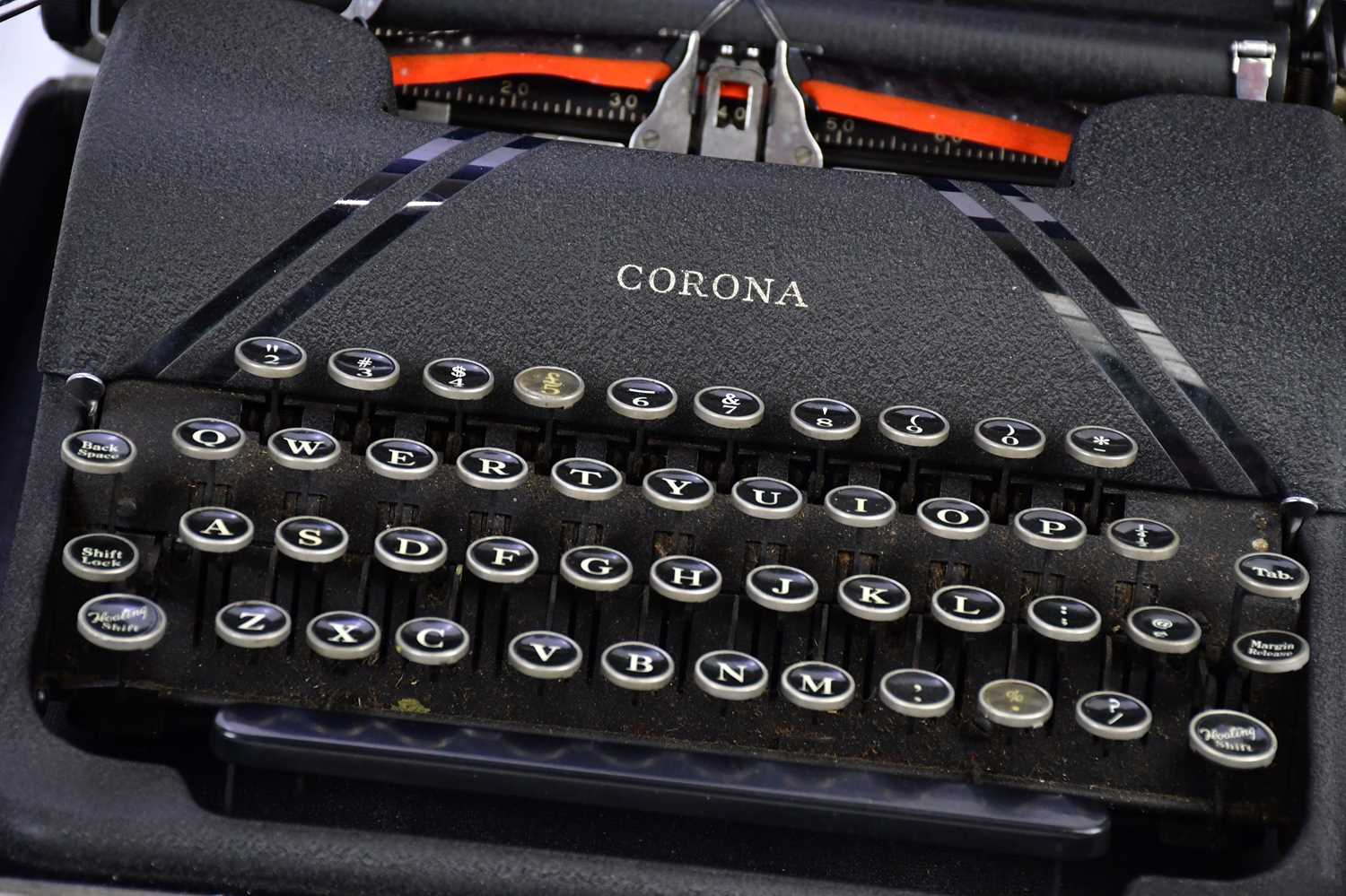 CORONA; a vintage typewriter and a further cased later Corona typewriter (2). - Bild 3 aus 3