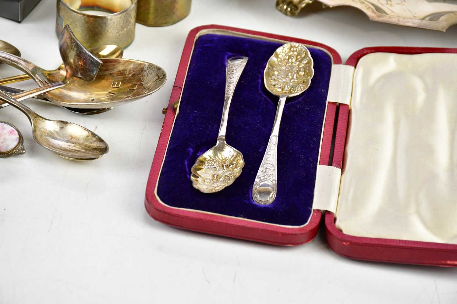 A collection of assorted silver plated items, including trophy cups, flatware, etc. - Image 4 of 4