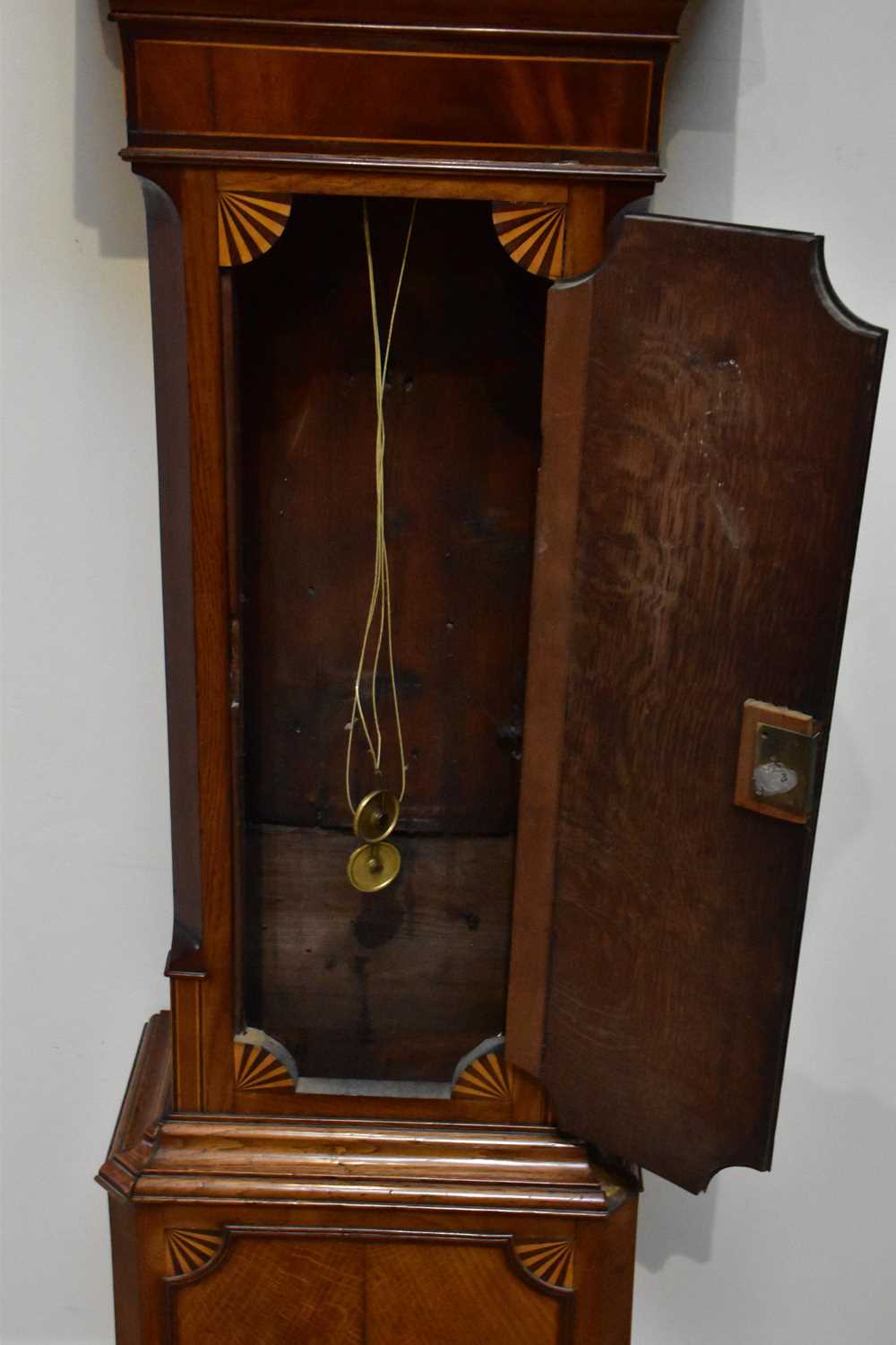 A late George III inlaid oak eight day longcase clock, with Roman numeral chapter ring, subsidiary - Bild 3 aus 6