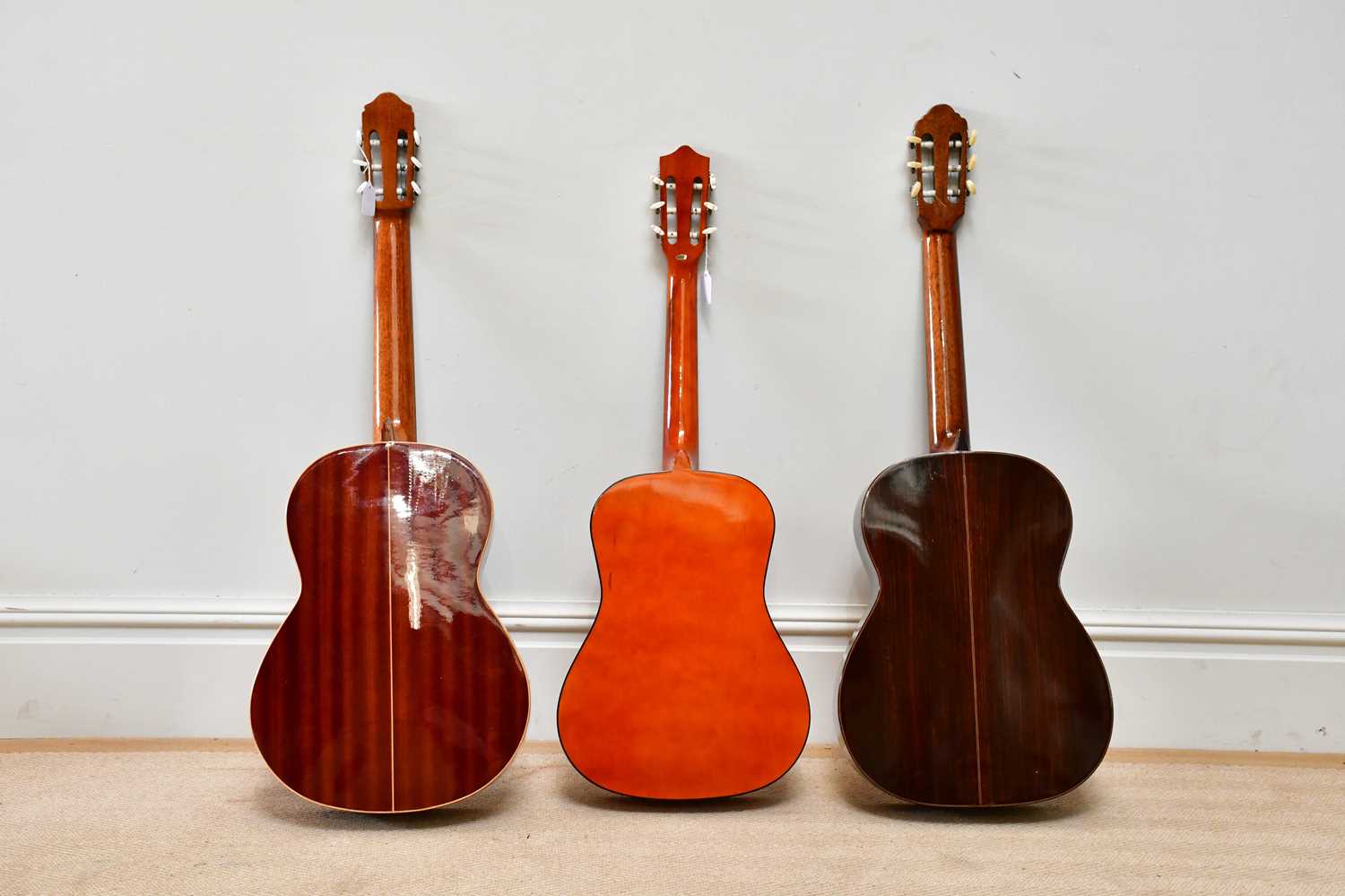 Three acoustic guitars comprising Raimundo, cased, Herald model no. HL34 and Nanyo (3). - Bild 4 aus 6