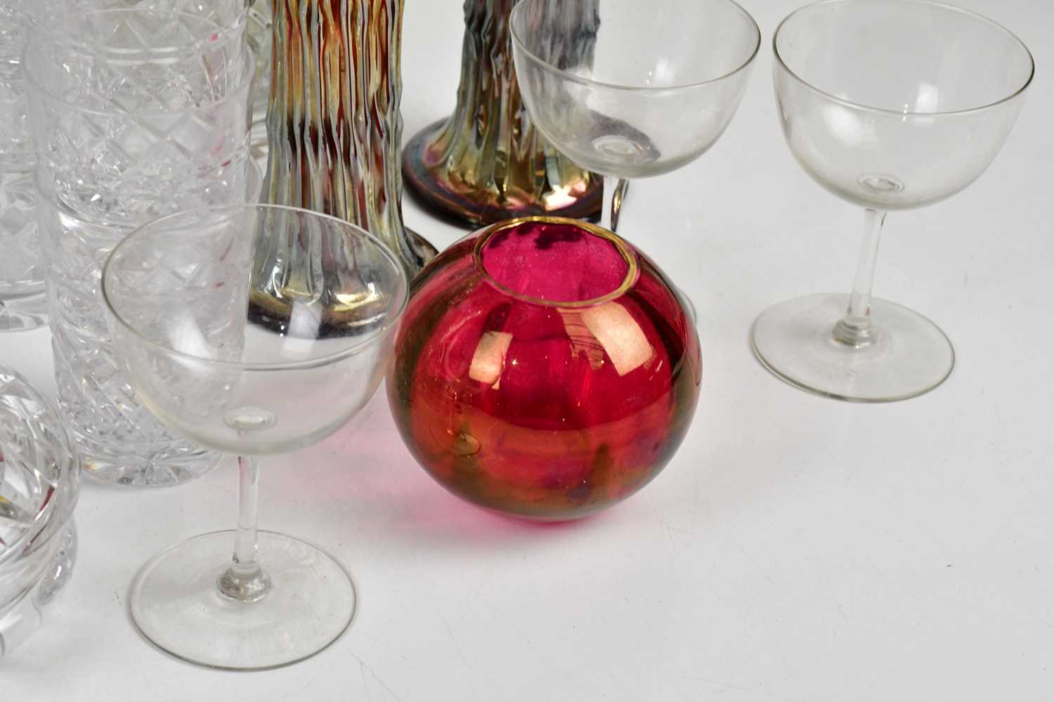 A collection of cut glass, together with a pair of carnival glass vases, etc. - Bild 3 aus 4