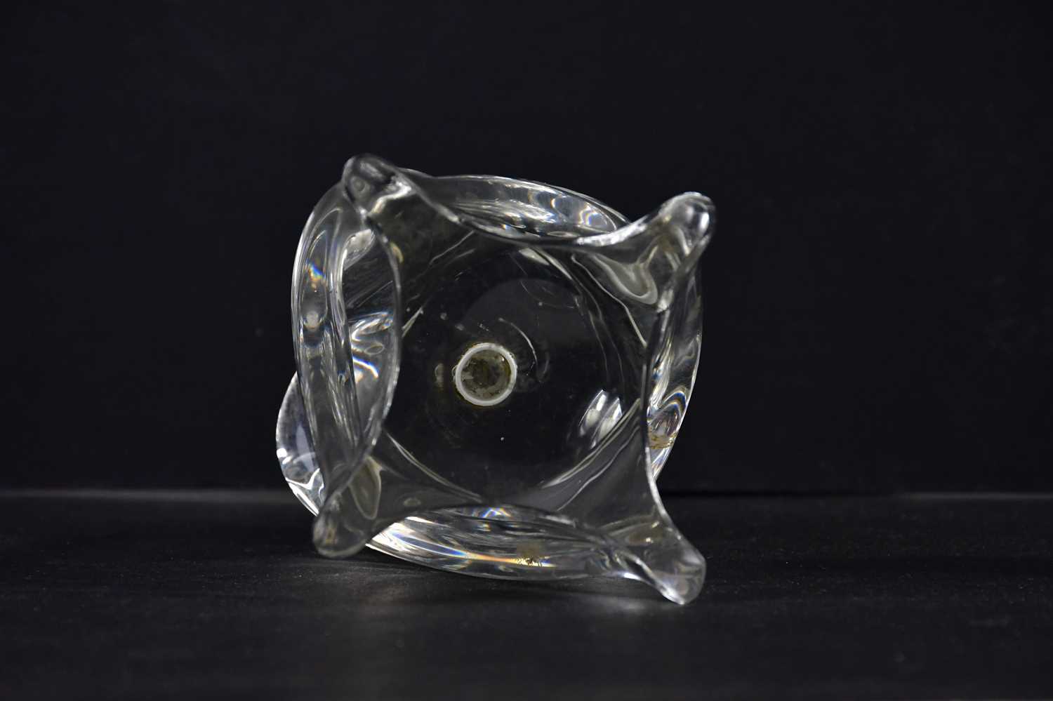 SAINT-LOUIS; a crystal perfume bottle (lacking stopper), height including mount 12cm. Condition - Bild 5 aus 6