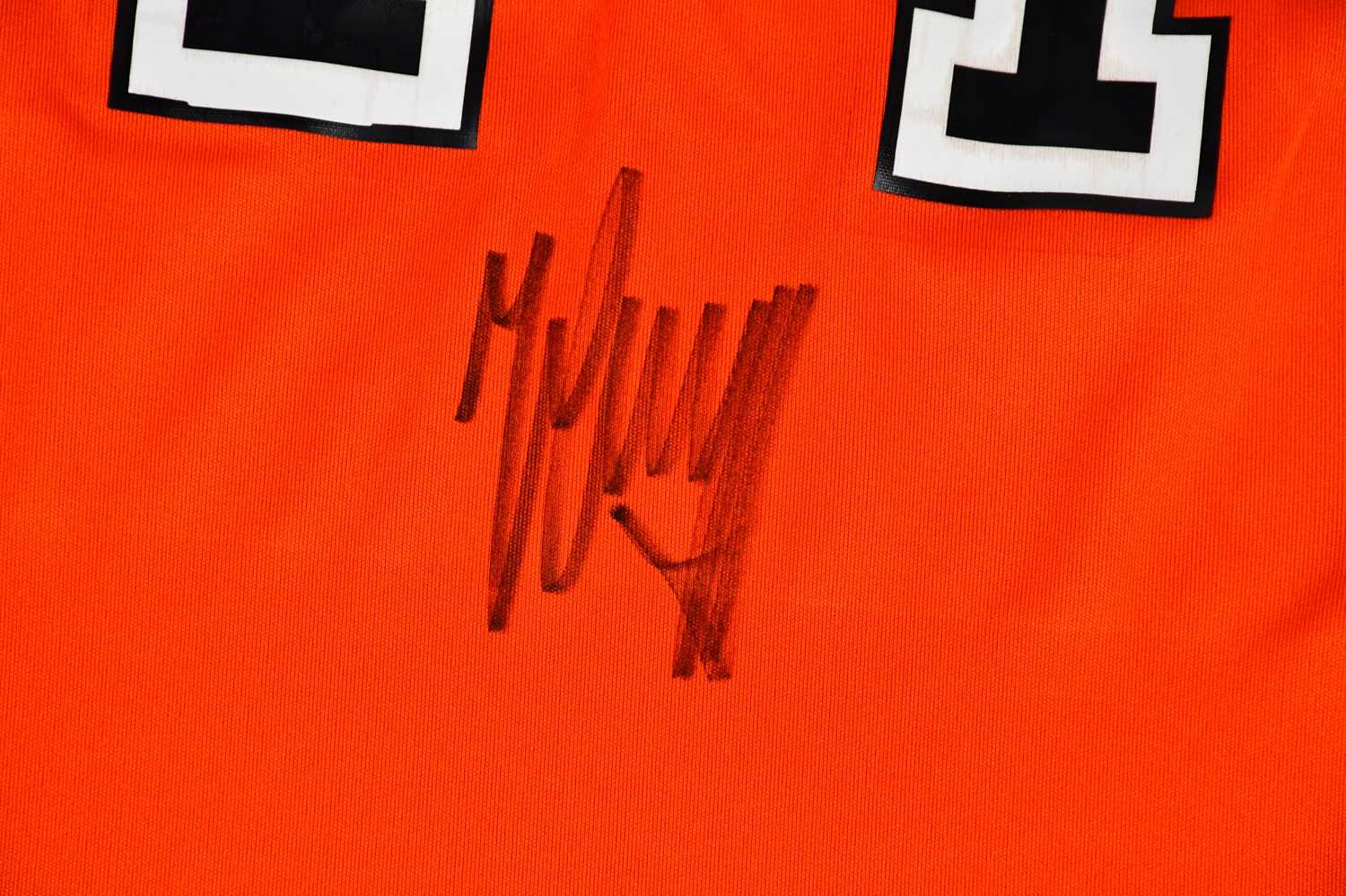 JOHANN CRUYFF; a signed Netherlands retro style football shirt, signed to the reverse. Condition - Image 3 of 3