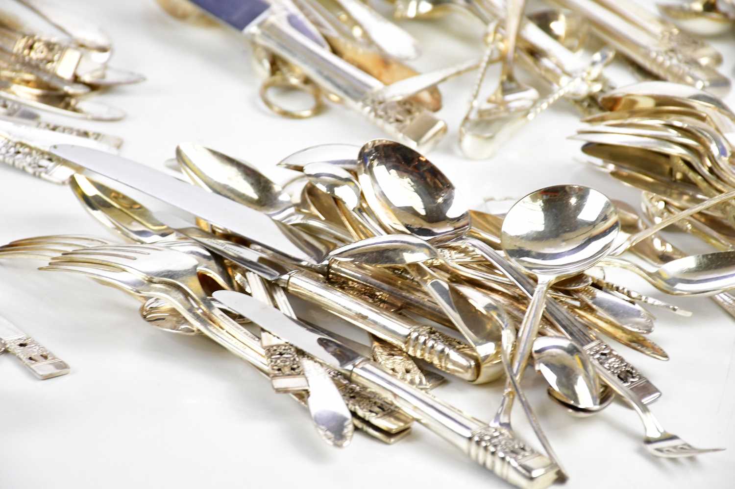 A large quantity of silver plated and Community Plate flatware. - Image 3 of 5