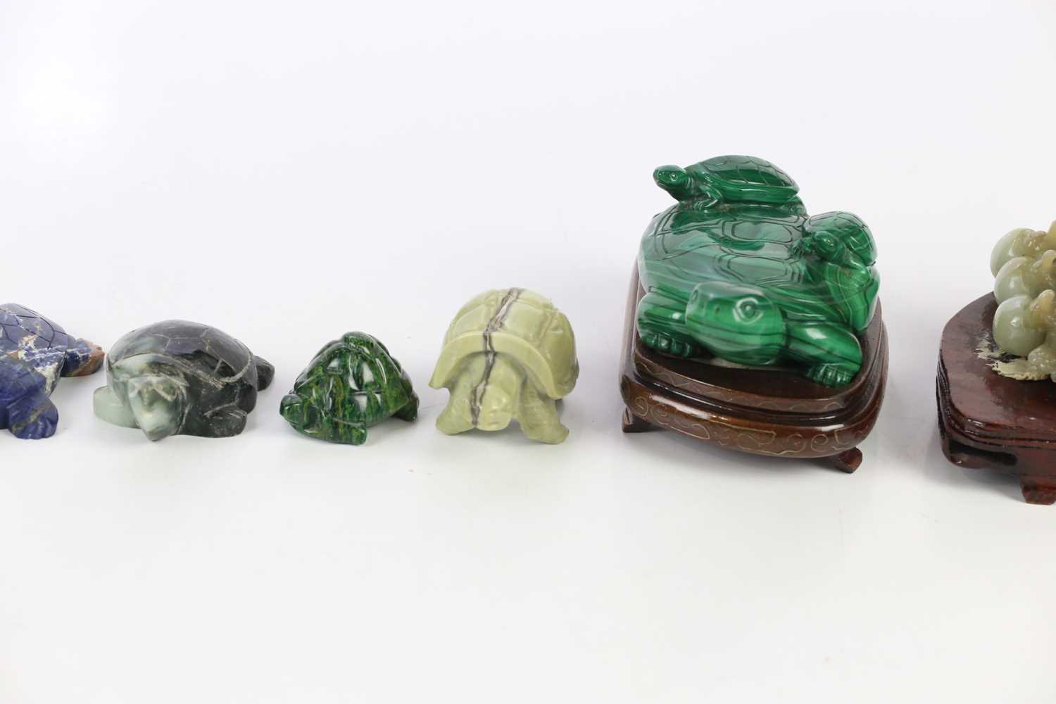 A collection of eight hardstone carved tortoises, including jade and malachite examples. - Image 3 of 4