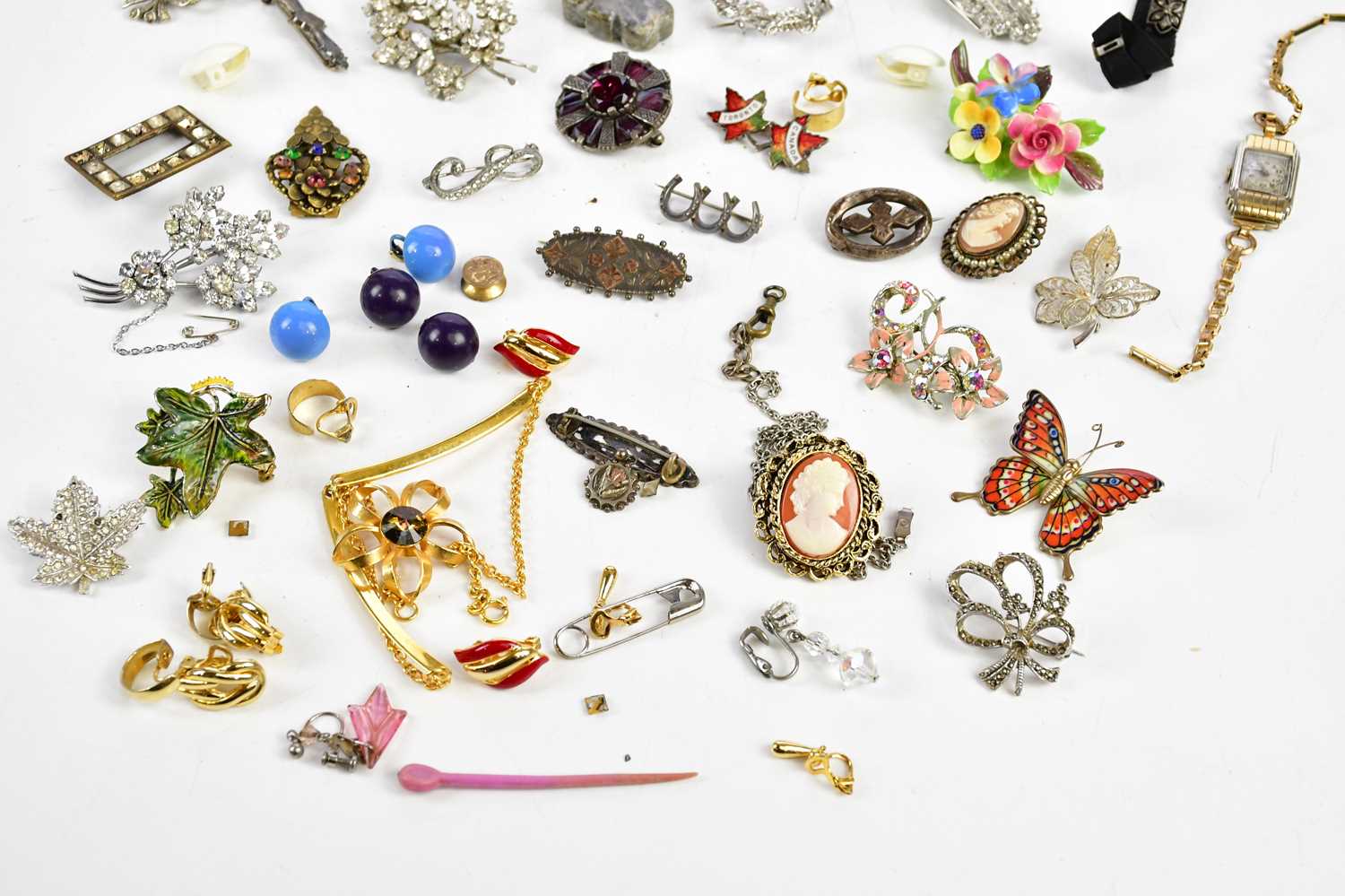 A collection of assorted costume jewellery including Victorian white metal brooches, one - Image 2 of 3