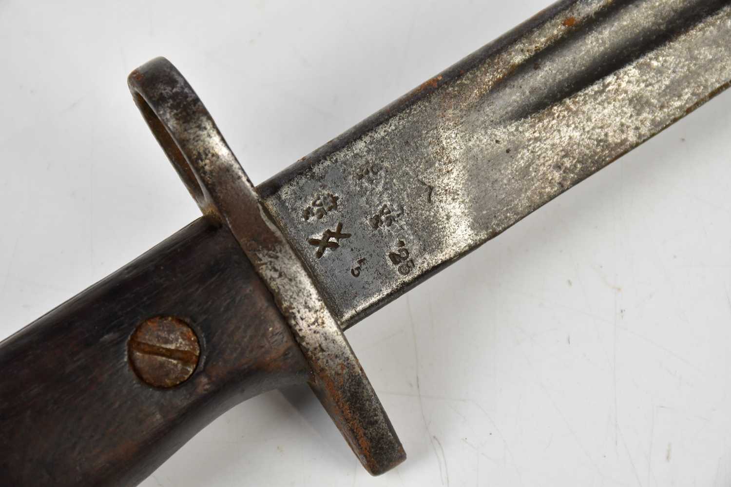 A 1907 pattern bayonet, length of blade 42cm. - Bild 3 aus 5