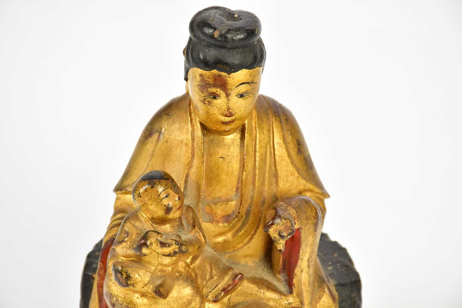 A 19th century Chinese gilt painted wooden model of Guanyin, with paper remains to the interior, - Bild 4 aus 5