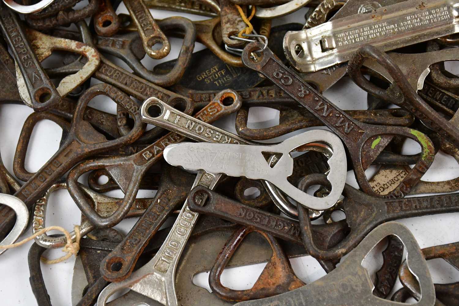 A collection of vintage bottle openers including some advertising examples 'Cussons', 'Holsten - Bild 2 aus 4