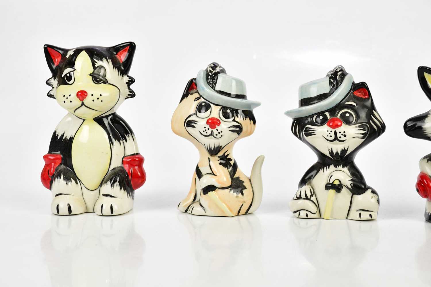 LORNA BAILEY; six ceramic models of cats, height of largest example 14cm (6). - Bild 2 aus 4